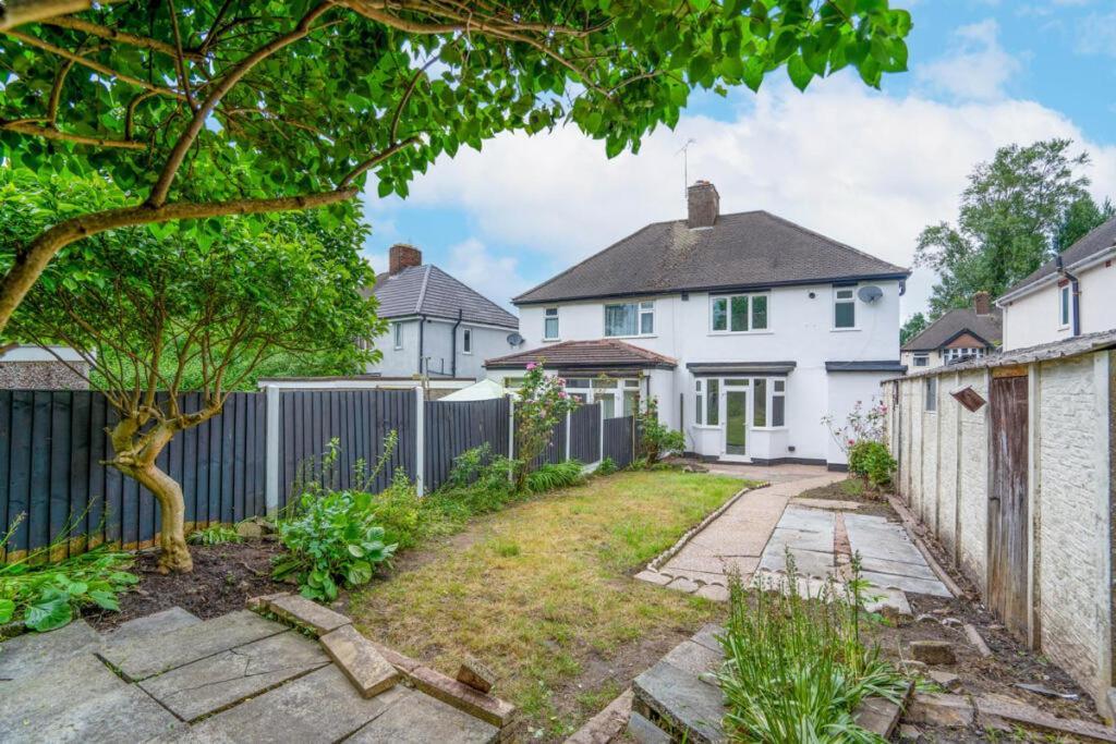 Lymer House - Stylish 3 Bedroom House In Wolverhampton Exterior photo