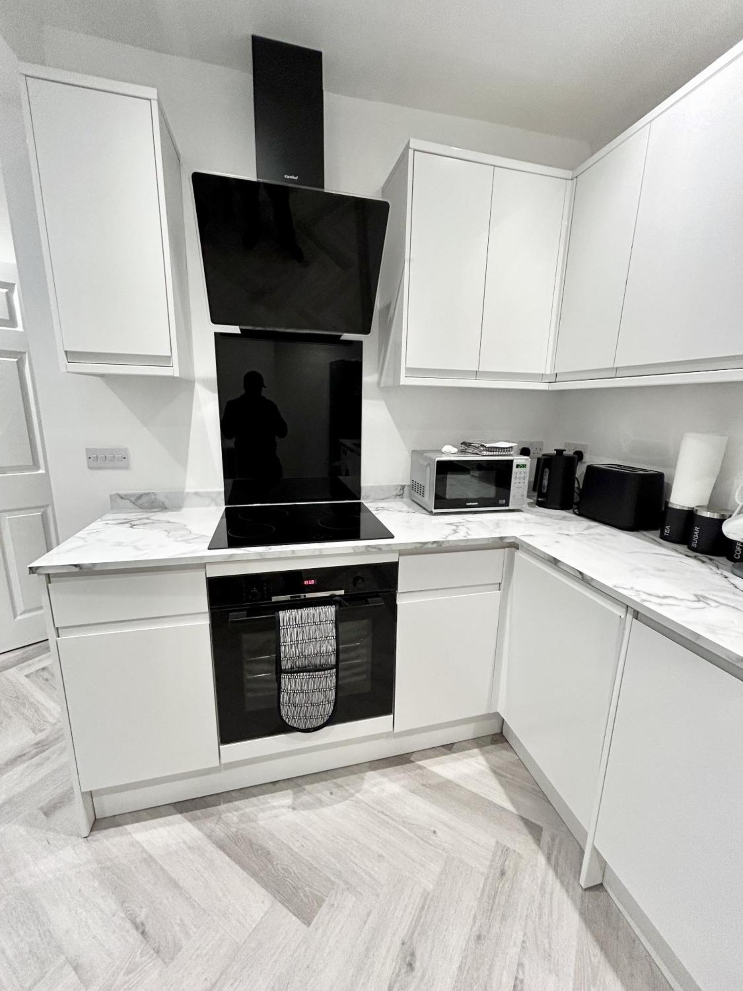Lymer House - Stylish 3 Bedroom House In Wolverhampton Exterior photo